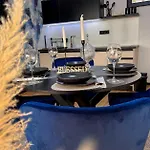 Mangata Semesterbostad Pale